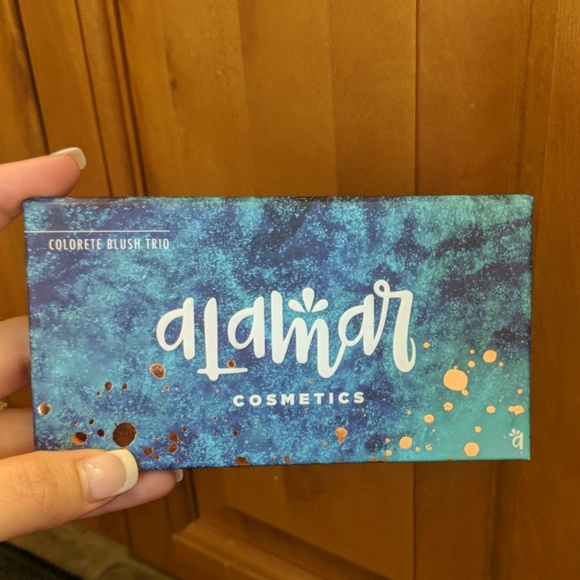 Alamar blush palette - Picture 1 of 2